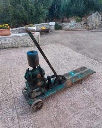 Antica pompa per travaso vino