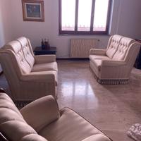 Set divani più poltrona 