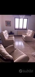 Set divani più poltrona 