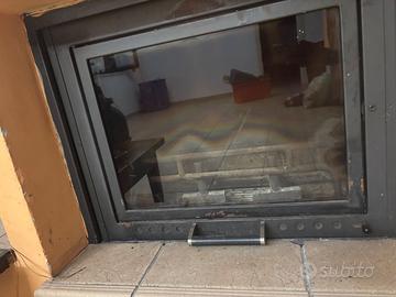 Inserto Camino a Legna Monoblocco in Ghisa con Vet