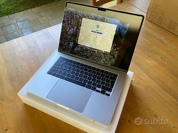 Macbook Air 15" M2  Argento + Custodia TomToc