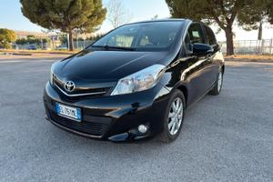 Toyota Yaris 1.4 D-4D 5 porte Lounge TETTO PANORAM