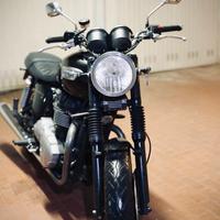Triumph Bonneville SE 900