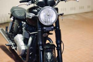 Triumph Bonneville SE 900