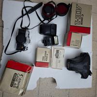 Macchina fotografica Canon AE-1 vintage (anni 70)