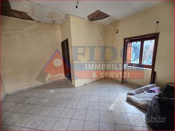 Soluzione di 476 mq con spazio esterno