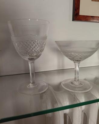 servizio bicchieri e bottiglie in cristallo