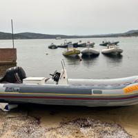 Gommone con motore 40/60 4 tempi