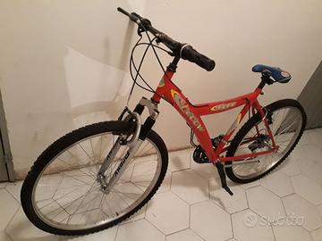 Bicicletta Mountain Bike di marca Shadow