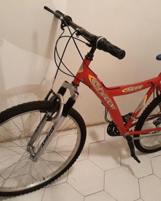 Bicicletta Mountain Bike di marca Shadow