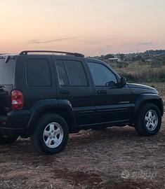 PER INTEDITORI APPASSIONATI DELLE VERE JEEP