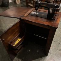 Macchina antica da cucire