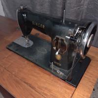 Macchina per cucire Singer vintage a pedale
