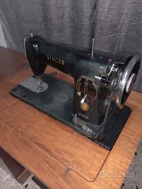Macchina per cucire Singer vintage a pedale