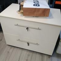 mobile cassettiera bianca port document con chiavi