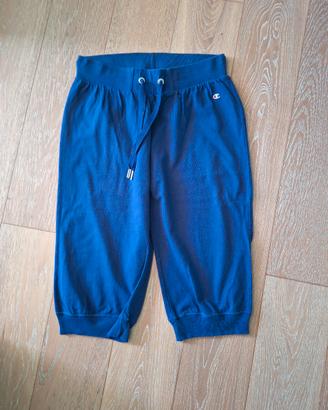 pantaloni sotto al ginocchio