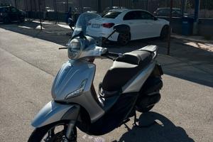 Beverly 350 anno 2013