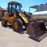 PALA GOMMATA JCB 411