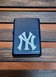 ZIPPO MLB NEW YORK
YANKEES 8260