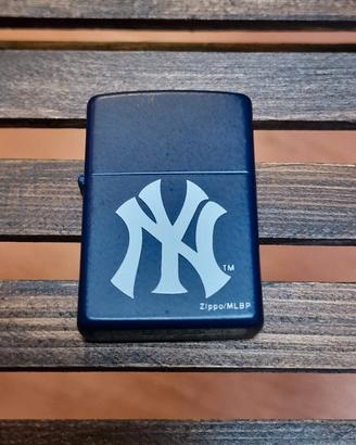 ZIPPO MLB NEW YORK
YANKEES 8260