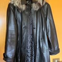 Giacca in pelle con cappuccio di pelliccia