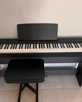 Come nuovo Yamaha P-145 con supporte e pedale