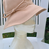 Cappello in panno di lana beige anni 60