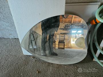 specchio a forma di cuore