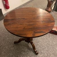 Tavolino tre piedi in legno massello