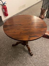 Tavolino tre piedi in legno massello