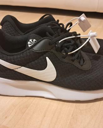 Sneakers Nike Tanjun