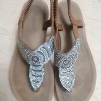 Sandali marroni con elastico e strass n. 39