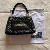 Borsa Love Moschino – Nera e dettagli oro – Nuova