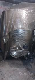 DUE Contenitori per il vino da 24,8 hl l'uno 