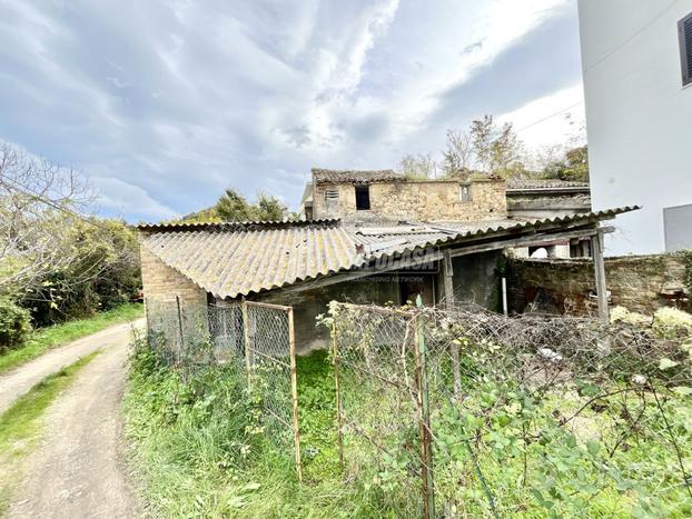 Casa indipendente con terreno da ristrutturare