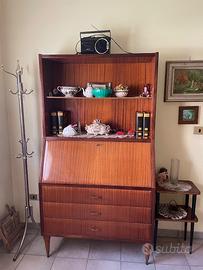 Libreria antica in legno