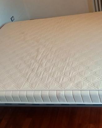 Due materassi 160x190 due reti con doghe in legno 