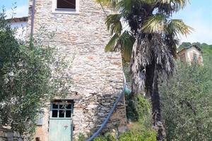 Rustico / Casale di 200 m² con più di 5 locali a R
