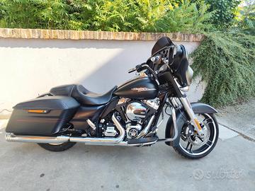 Harley-davidson FLHX Street Glide 103