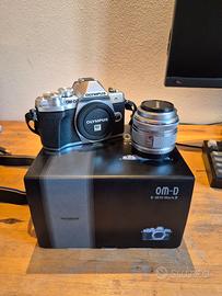 Olympus OM-D E-M10 Mark III