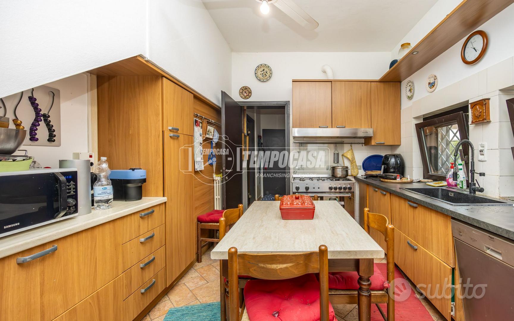 APPARTAMENTO IN VILLA CON PISCINA IN ZONA CAMPORI - Vista 5