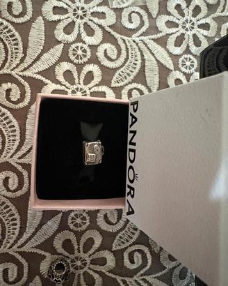 Charm valigia Pandora