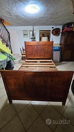 Struttura letto matrimoniale antico. 