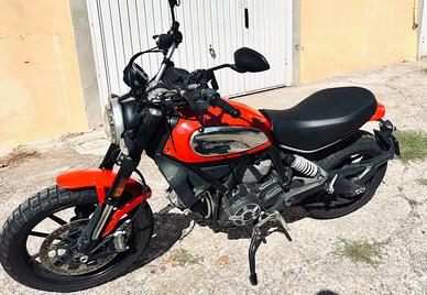 Ducati Scrambler rosso