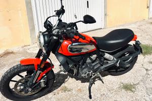 Ducati Scrambler rosso