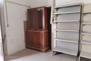  Praticissima cantina con accesso dalla strada 