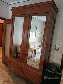Armadio in legno del 1900