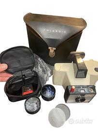 Polaroid con borsa e accessori