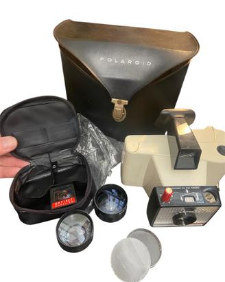 Polaroid con borsa e accessori