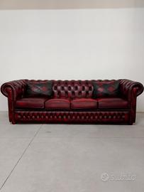 Divano chesterfield quattro posti bordeaux vintage